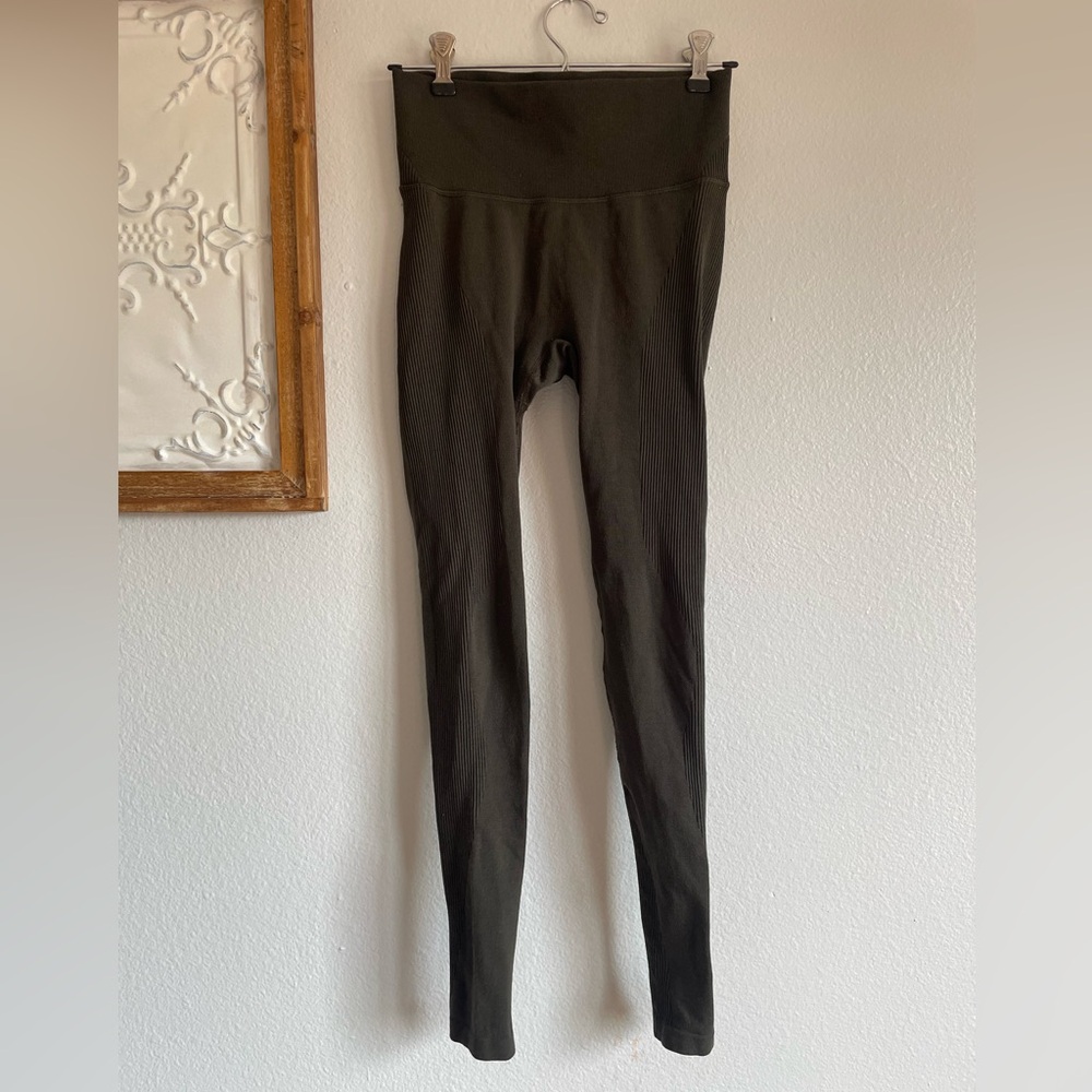 Lululemon women’s Ribbed Compression leggings Olive Green Size 8 - Picture 2 of 7